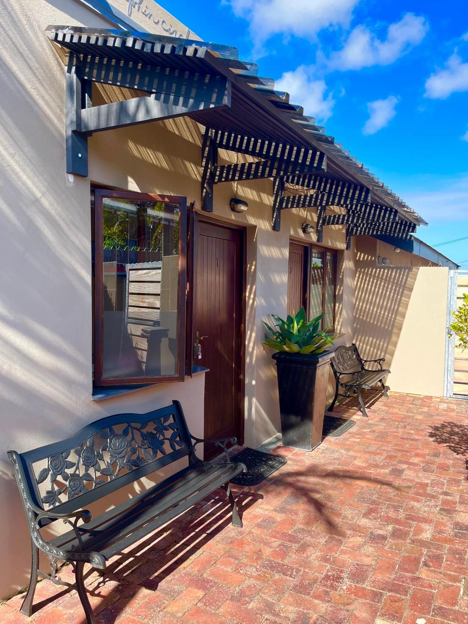Dolphin Circle Bed And Breakfast Plettenberg Bay Exterior photo