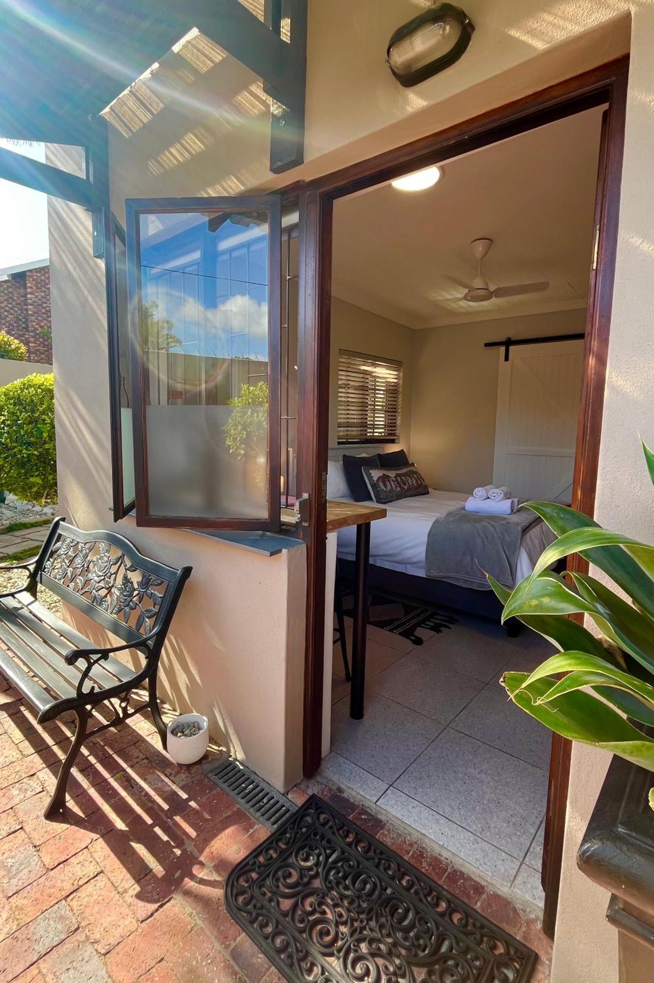 Dolphin Circle Bed And Breakfast Plettenberg Bay Exterior photo