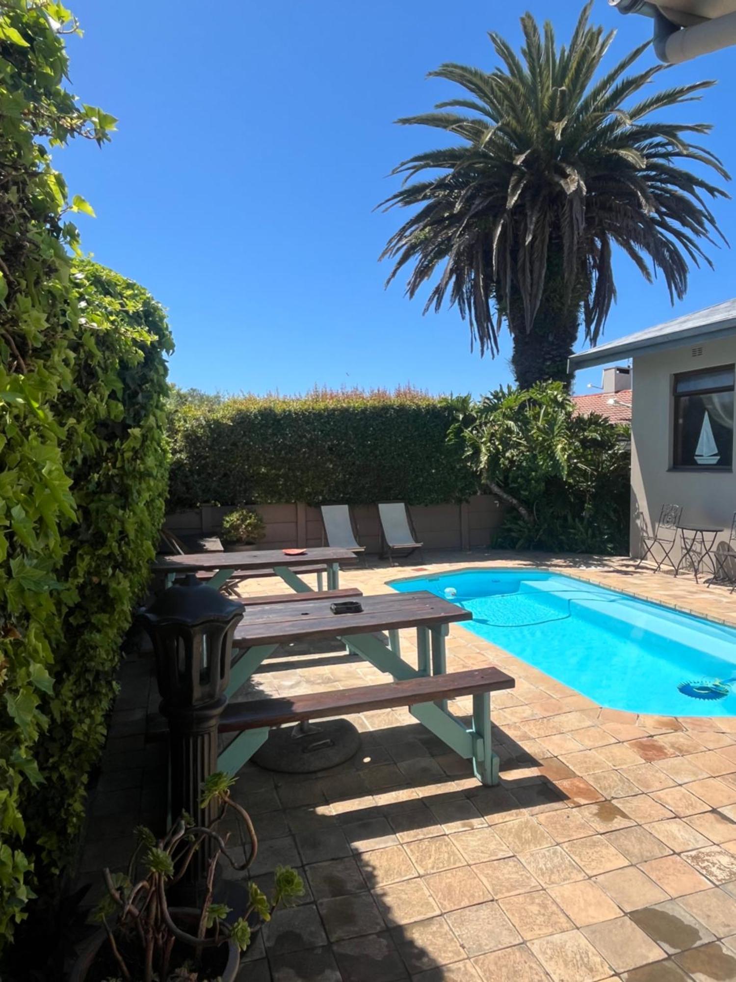Dolphin Circle Bed And Breakfast Plettenberg Bay Exterior photo
