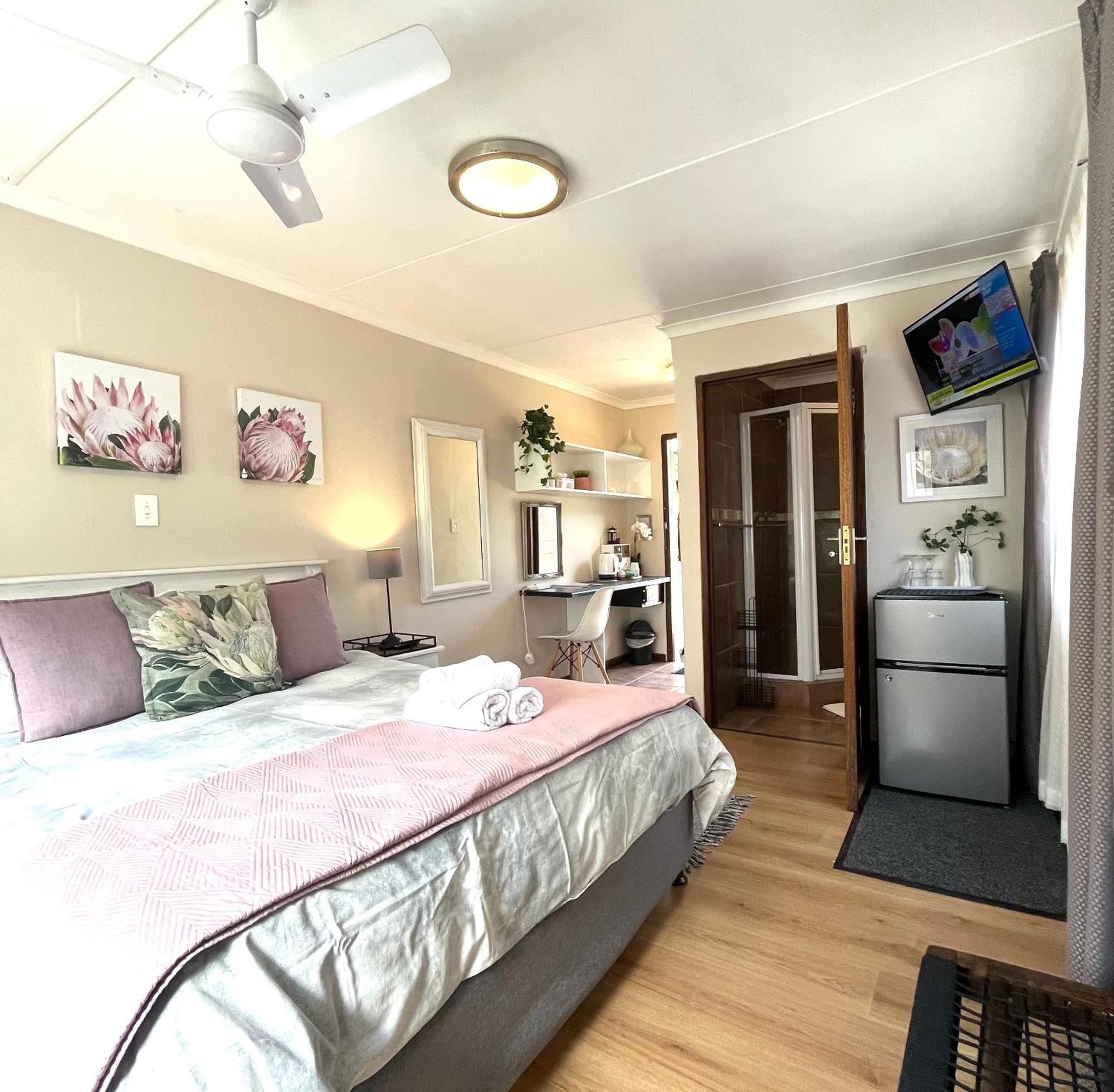 Dolphin Circle Bed And Breakfast Plettenberg Bay Room photo