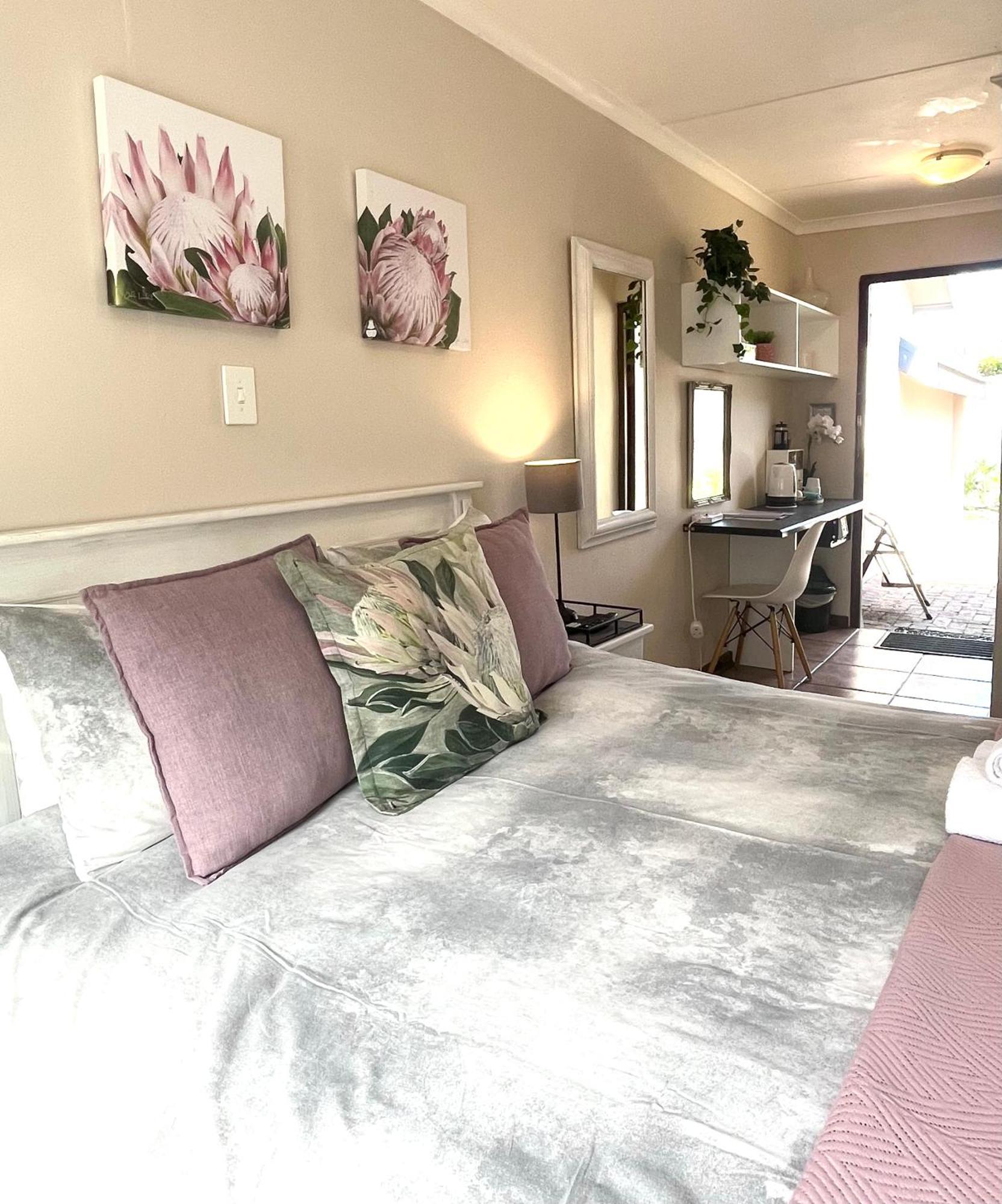 Dolphin Circle Bed And Breakfast Plettenberg Bay Exterior photo
